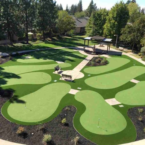 9-hole Putting Green